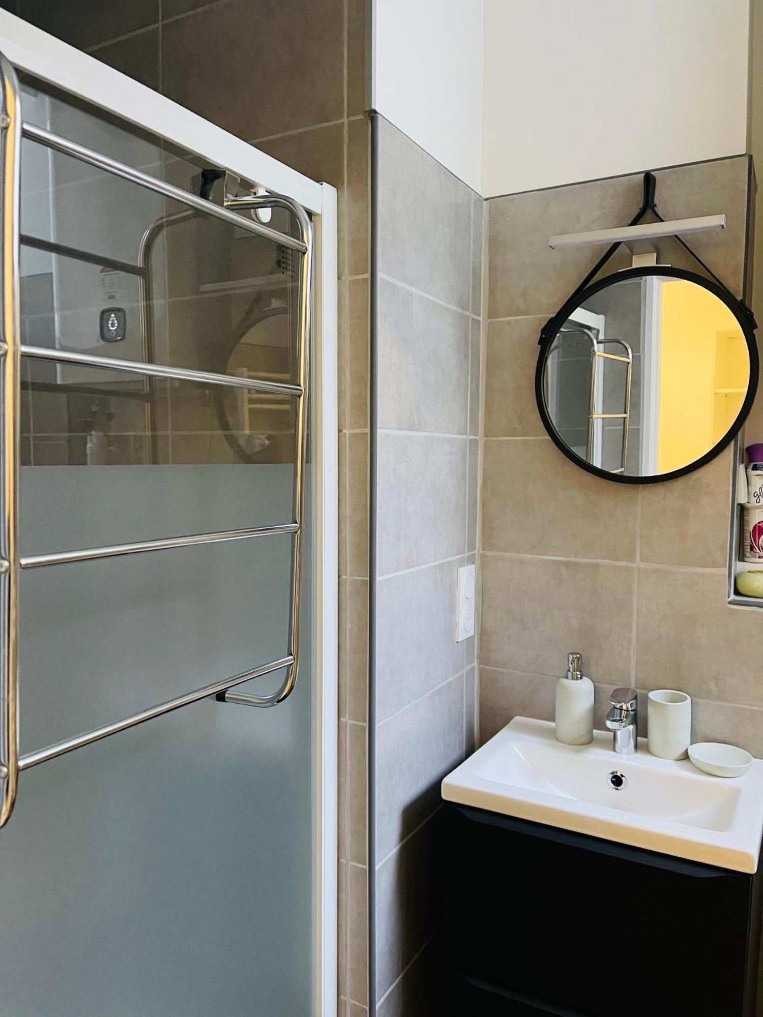 Le Caubous Plein Centre Appartement Calme Avec Chambre Et Cuisine Equipee Bagnères-de-Bigorre Exterior foto